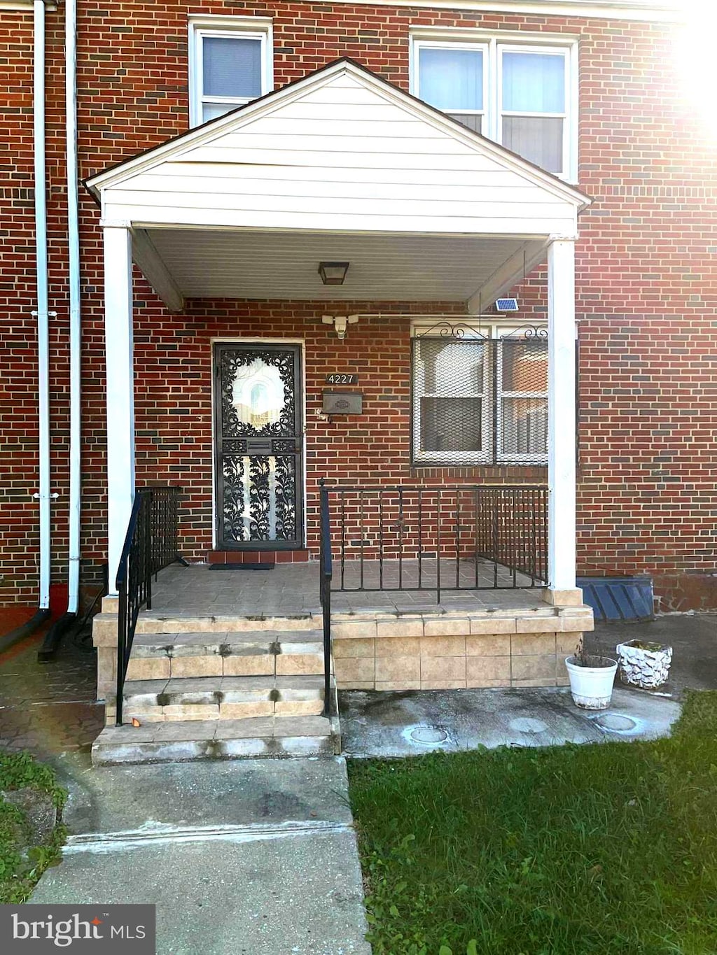 entrance to property with covered porch