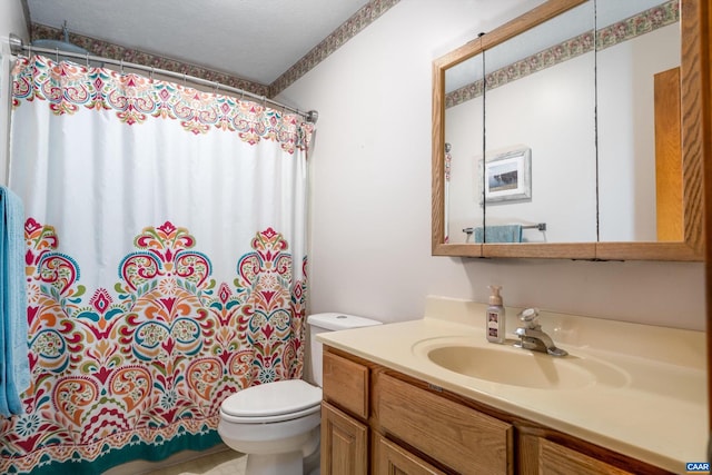 bathroom featuring a shower with curtain, vanity, and toilet