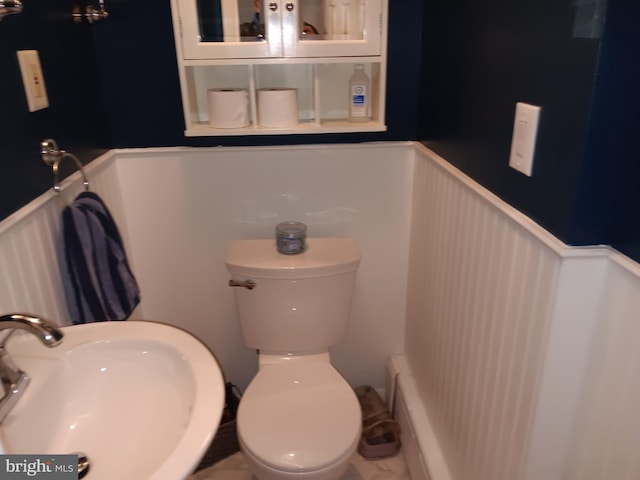 bathroom featuring toilet and sink