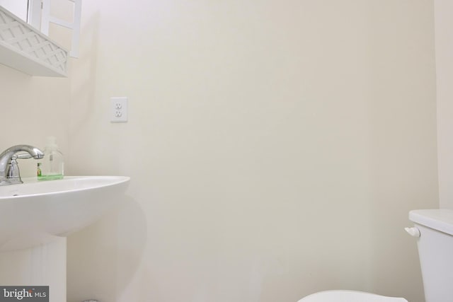 bathroom featuring sink and toilet