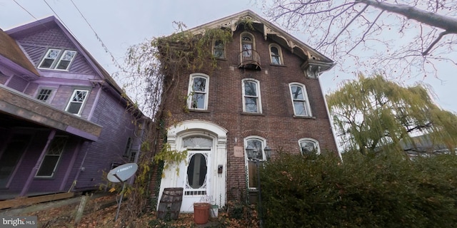 view of front facade