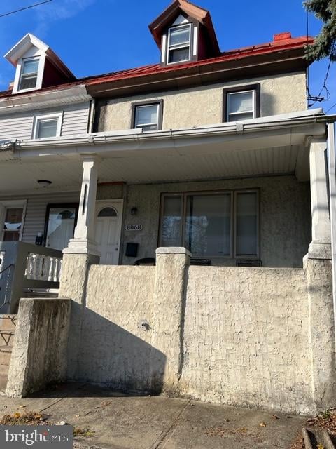 view of front of home featuring a porch