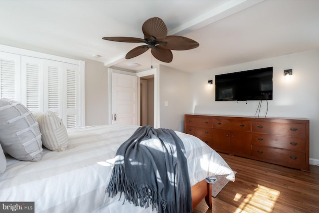 bedroom with hardwood / wood-style floors, a closet, and ceiling fan