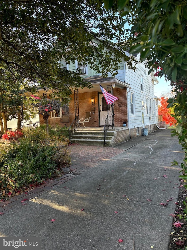 view of front of house with a porch