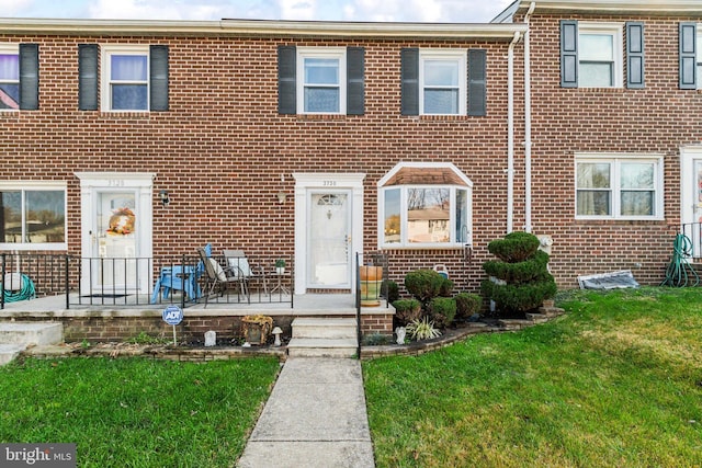 view of property featuring a front yard