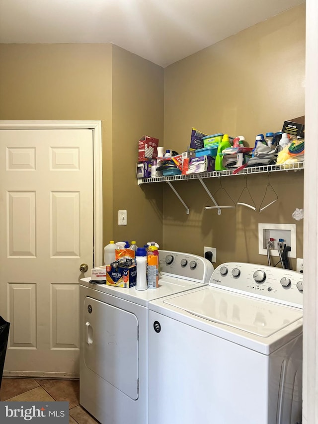 washroom with tile patterned flooring and independent washer and dryer