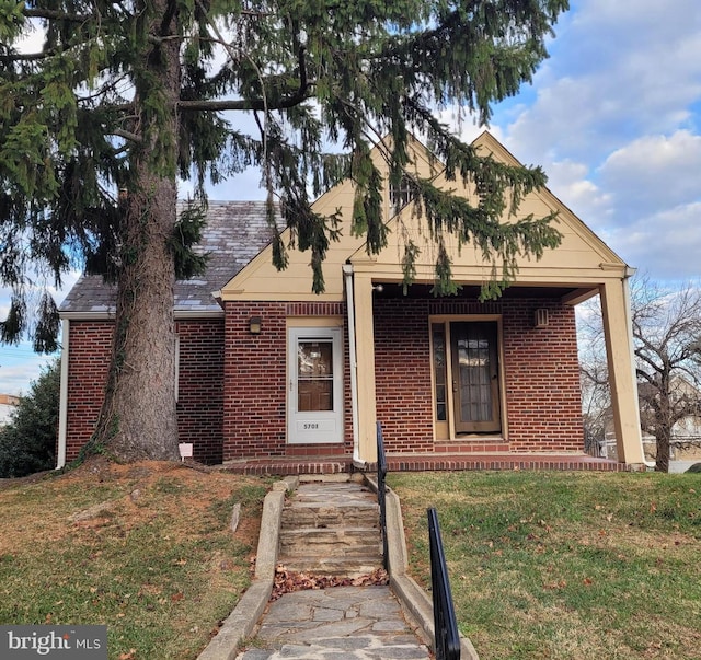 view of front of home with a front yard