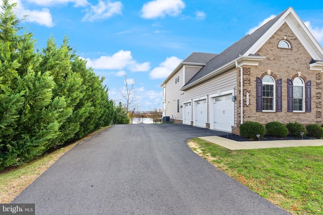 view of front of house featuring a front yard