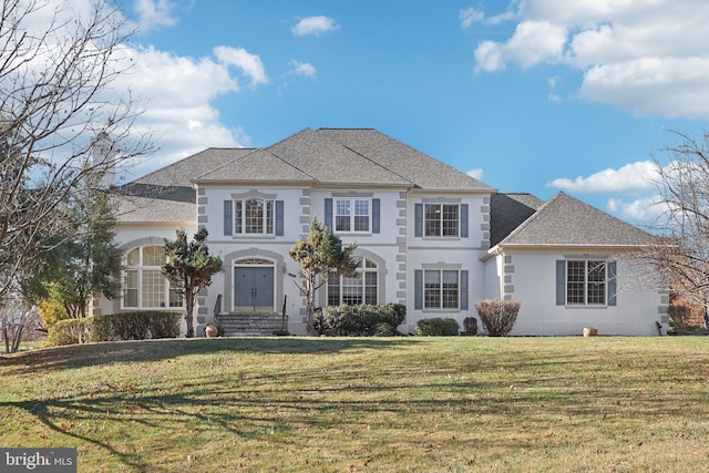 view of front of house featuring a front lawn