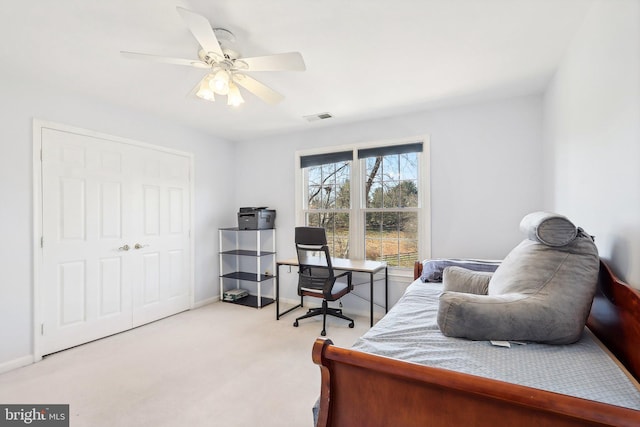 bedroom featuring ceiling fan, carpet floors, and a closet