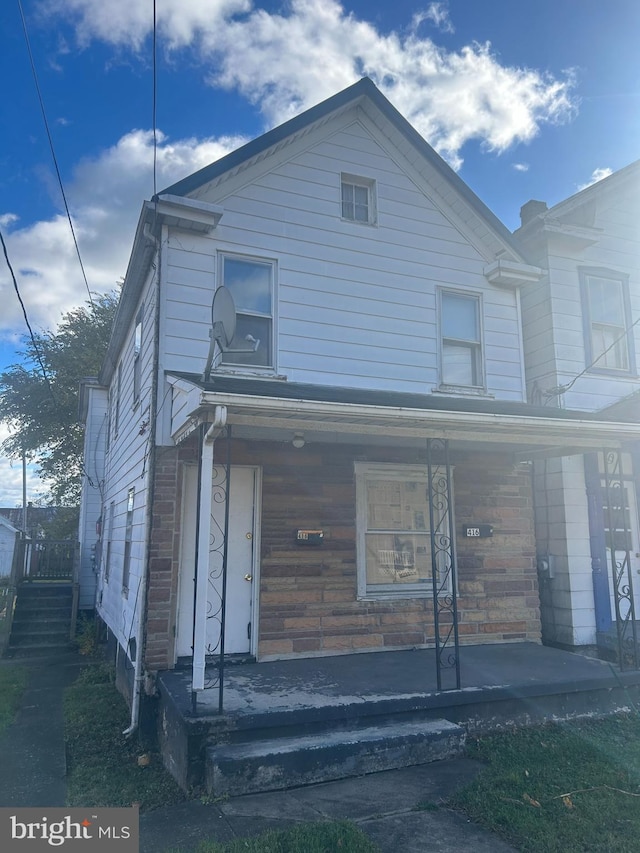 view of front of home featuring a porch