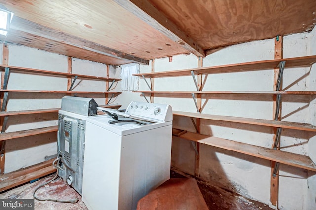 laundry room featuring washer / dryer