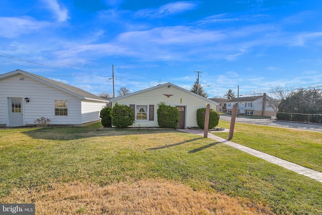 view of front of house featuring a front yard