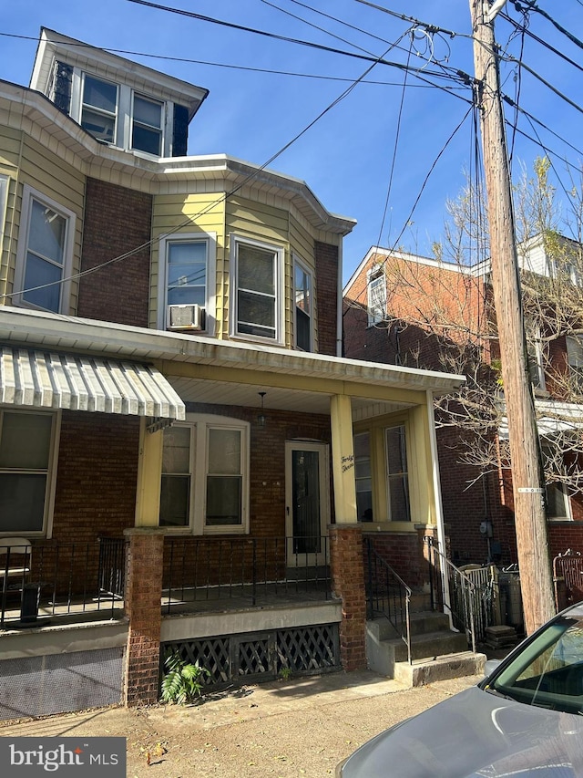 view of front of property with covered porch