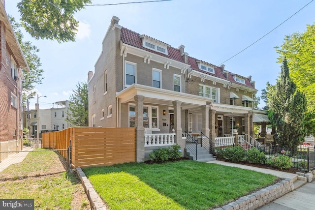 view of front of house featuring covered porch and a front yard