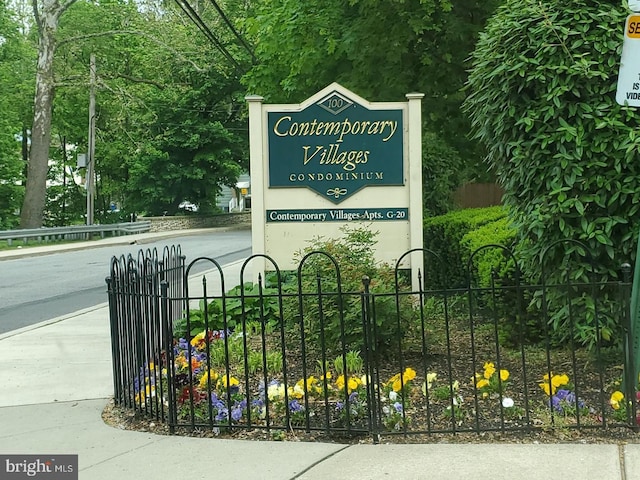 view of community / neighborhood sign