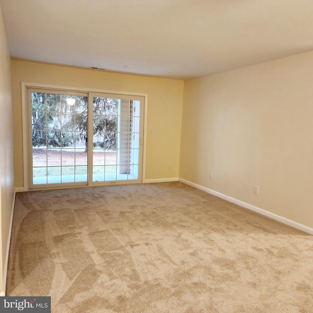 unfurnished room featuring carpet floors