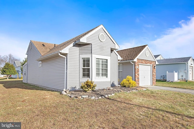 view of front facade featuring a garage and a front lawn