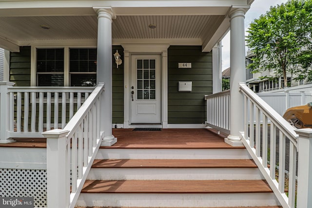 entrance to property featuring a porch