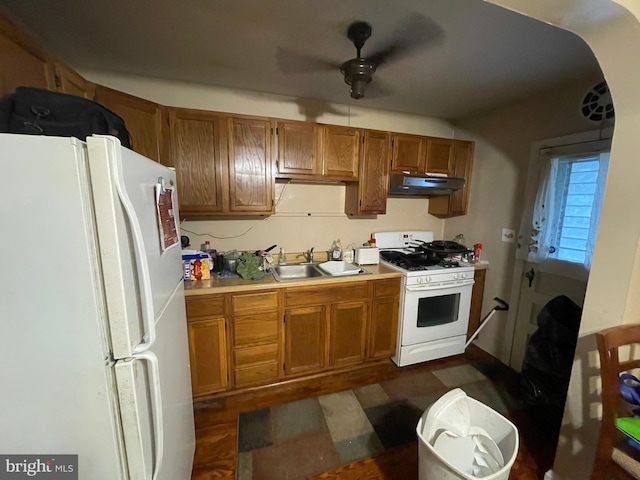 kitchen with white appliances, dark hardwood / wood-style floors, ceiling fan, and sink