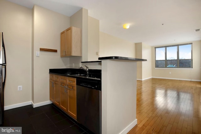 kitchen with sink, dark hardwood / wood-style flooring, kitchen peninsula, and stainless steel appliances