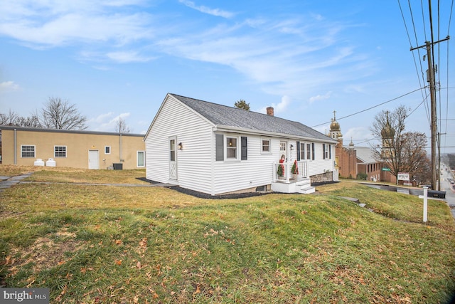 view of front of home with a front lawn