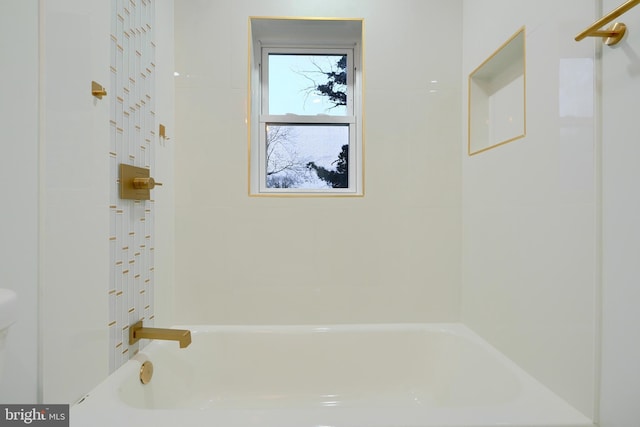 bathroom with bathtub / shower combination