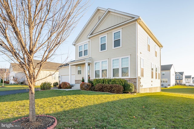 view of front of home featuring a front lawn