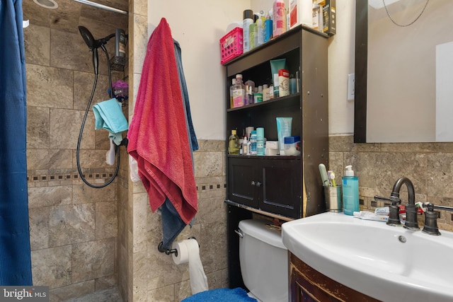 bathroom with a shower with curtain, vanity, tile walls, and toilet