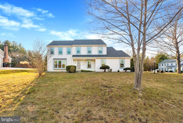 view of front of property featuring a front yard