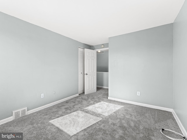 unfurnished room with carpet