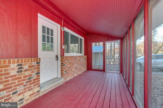 unfurnished sunroom with a healthy amount of sunlight and vaulted ceiling