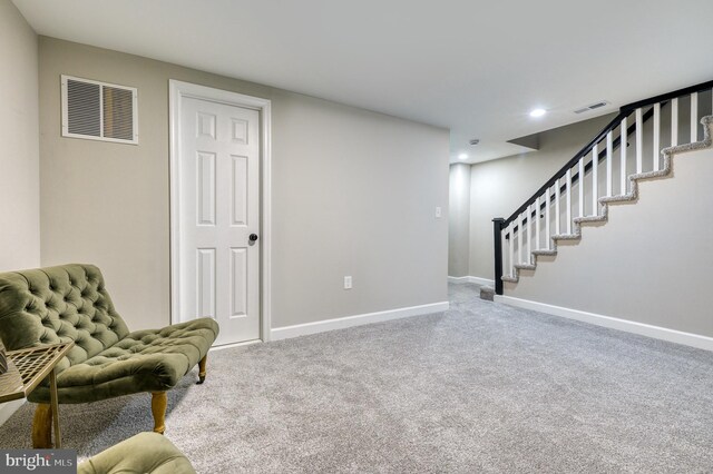 sitting room with carpet flooring