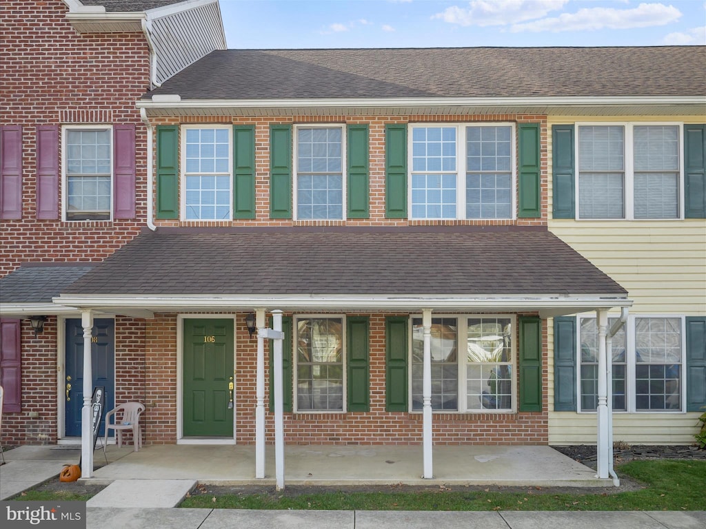 view of townhome / multi-family property