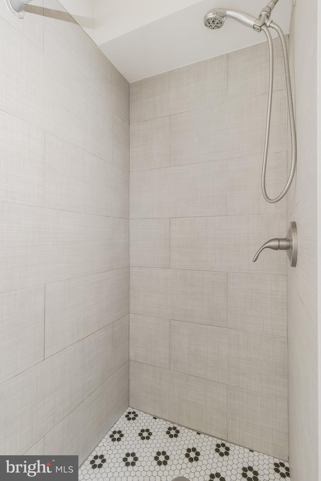 bathroom with a tile shower