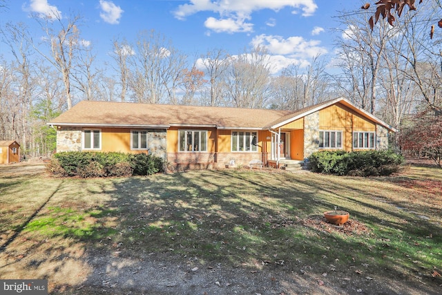 single story home featuring a front lawn