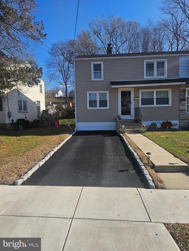 view of front of property with a front lawn