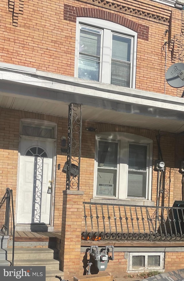 doorway to property with covered porch