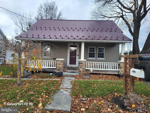 view of front of house featuring covered porch