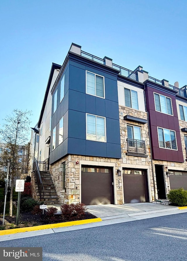 view of front of house featuring a garage