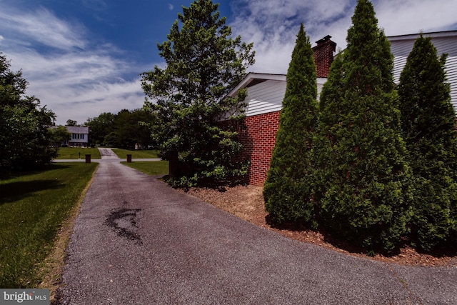 325 Great Oak Dr, Middletown, DE 19709 - view of asphalt driveway
