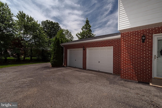 325 Great Oak Dr, Middletown, DE 19709 - view of garage
