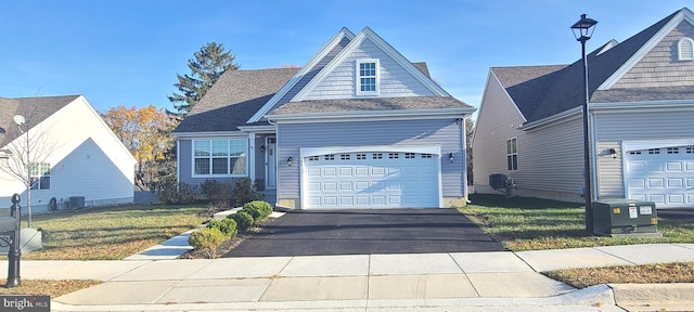 view of front of property featuring a front lawn