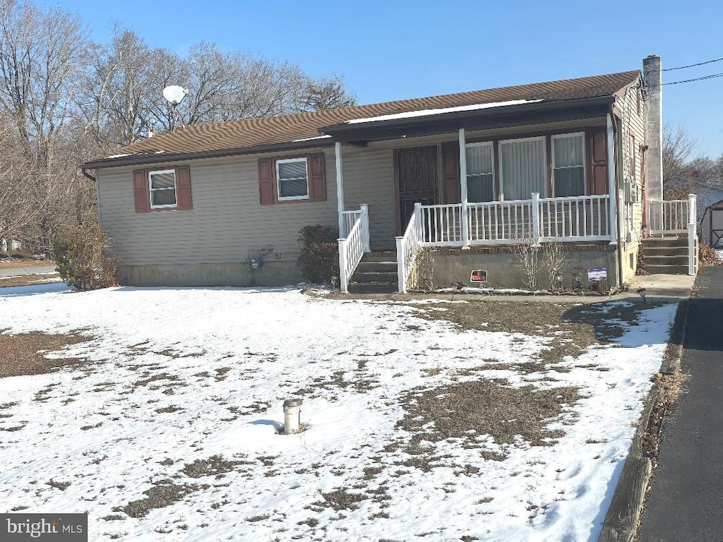 view of front of home with covered porch