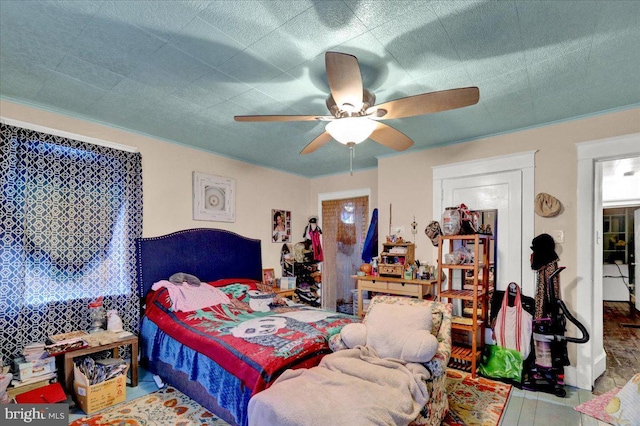 bedroom with ceiling fan