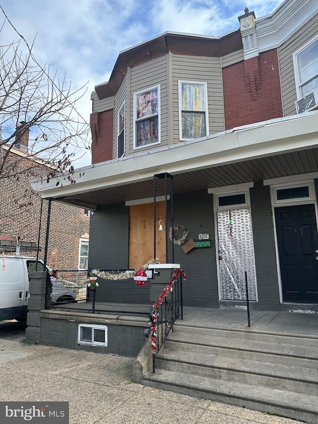 view of front of house featuring covered porch