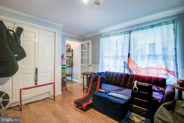 living room featuring hardwood / wood-style floors and ornamental molding