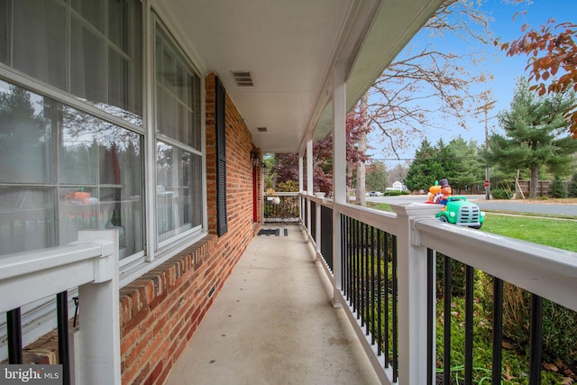 balcony featuring covered porch