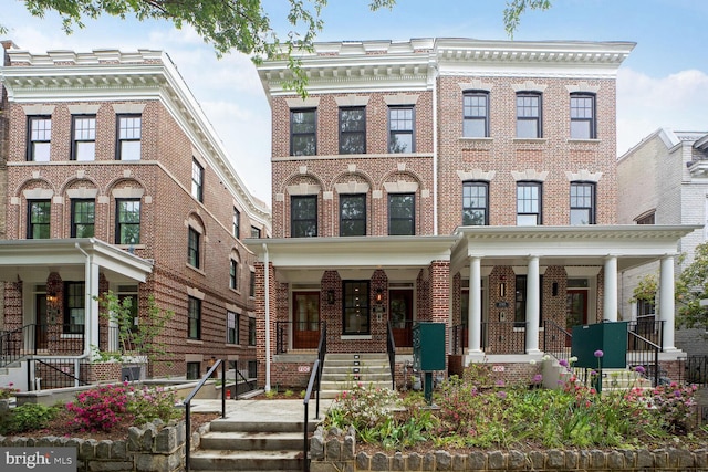 view of front facade featuring covered porch