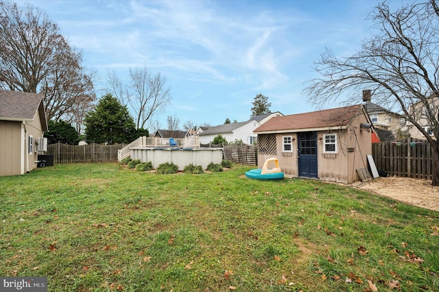 view of yard with a storage shed and a covered pool